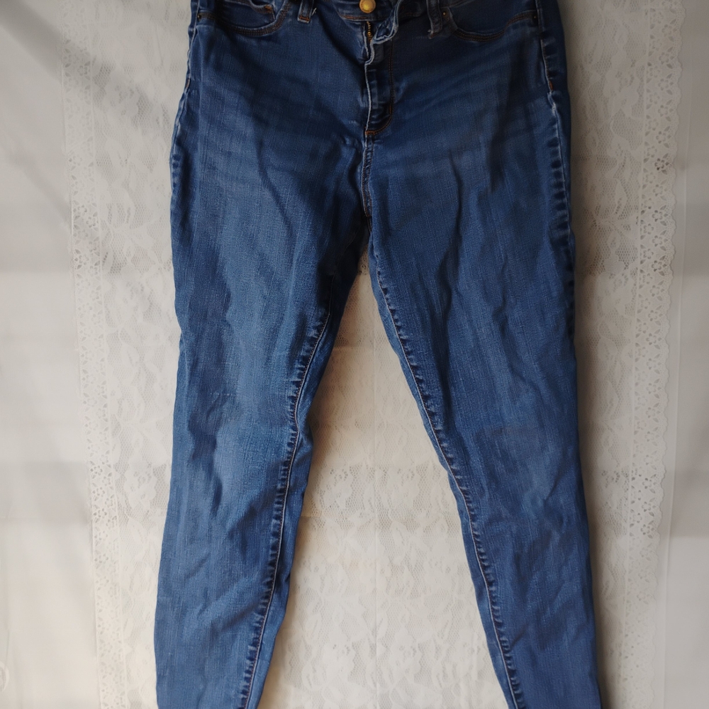 Universal Thread Dark Blue Jegging Jeans 12/31R